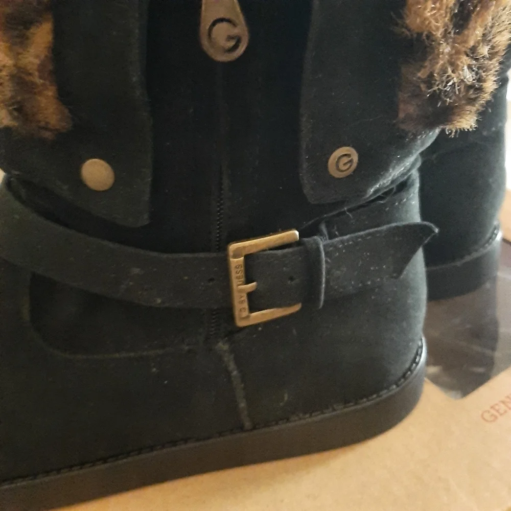 EUC G by GUESS ANKLE BOOTS. SUEDE UPPERS TRIMMED IN FAUX LEOPARD FUR.